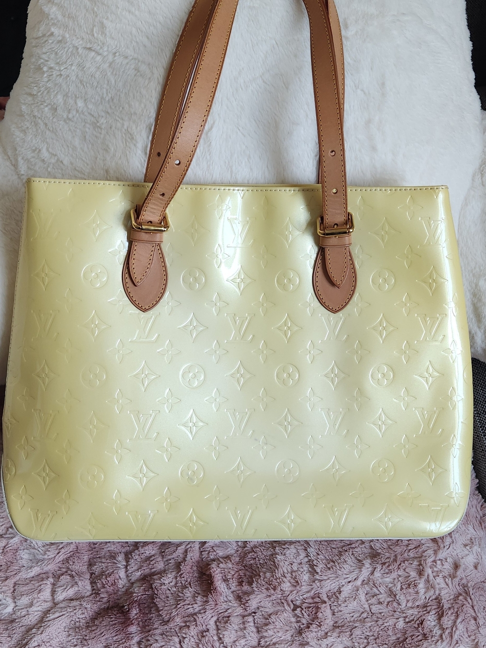 Louis Vuitton Monogram Vernis Shoulder Bag